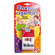 EL SIKIŞTIRAN SİGARA PAKETİ