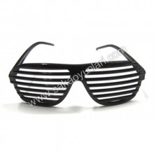 PARTİ KÖŞELİ SİYAH RENKLİ PANJURLU GÖZLÜK